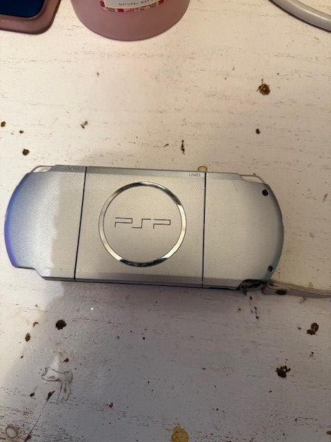 Silver PSP 32GB – Fully Custom GBA & N64 Games, Fully Functional